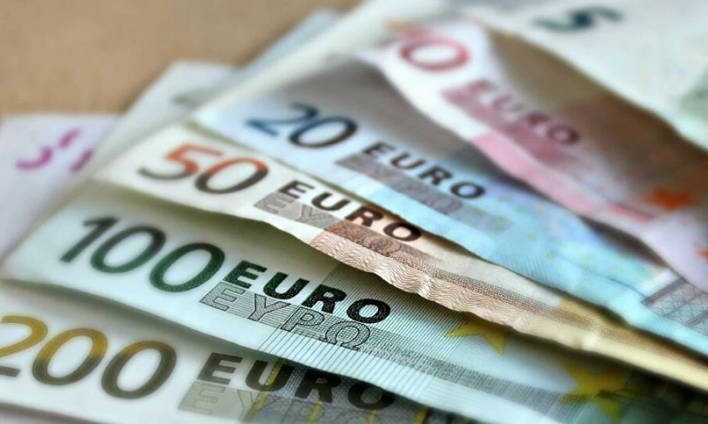 Απατεώνας χρησιμοποιούσε το όνομα αντιδημάρχου και ζητούσε χρήματα από βιβλιοπωλεία